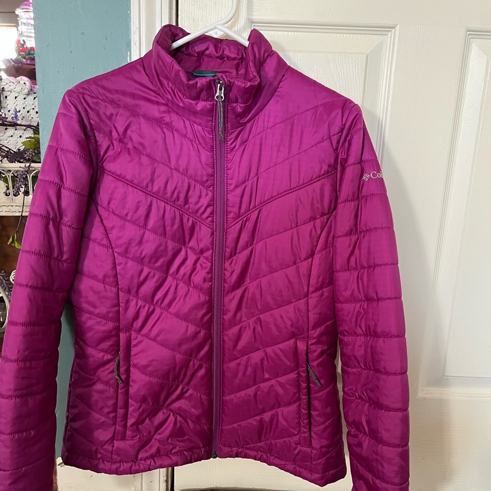 Columbia Purple Puffer Jacket with Insulation and High Collar